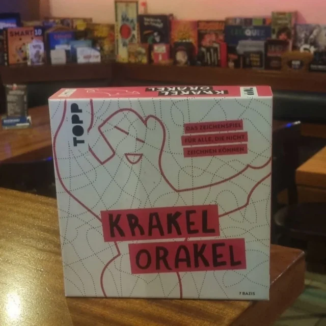Hi ihr Lieben, 
Wor haben ein Paket bekommen vom Topp Verlag mit einigen Spielen die ihr im Bernstein ausprobieren und Spielen kõnnt, die wir Euch vorstellen möchten...
Hier das erste Spiel: 
KRAKEL ORAKEL...Ein Spiel wo ihr Beriffe zeichen müsste...aber nut die vorgegebenen Linien verwenden dürft, da ist Kreativität gefragt 😅....
#bernsteinstuttgart #pielebar #kickern #studenten #Alpirsbackerklosterbrãu #cochtails🍹 #fun #0711
